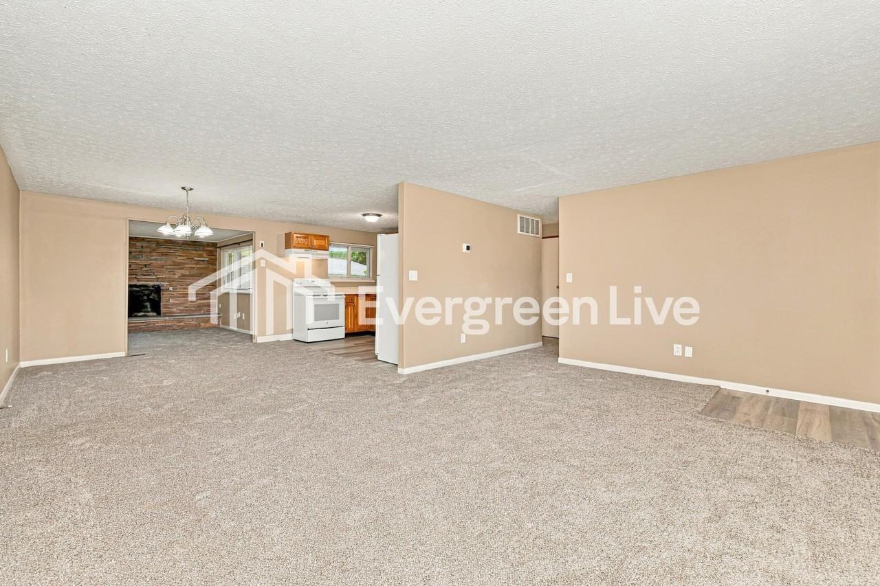 3818 Keswick Ln - Photo 3 of 15