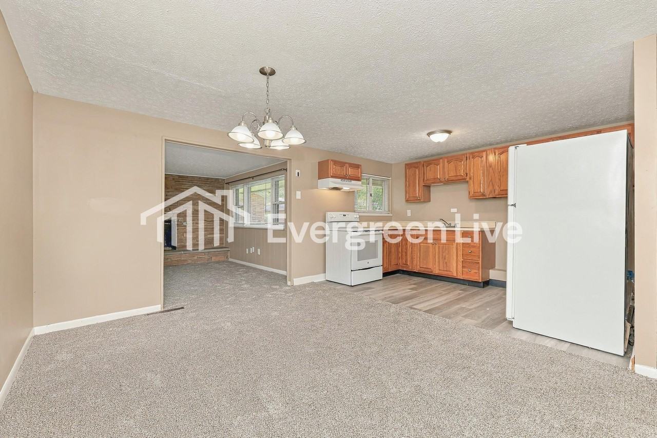 3818 Keswick Ln - Photo 5 of 15