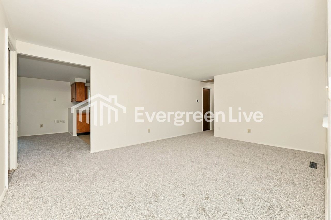 5959 Bavaria Pl - Photo 3 of 15