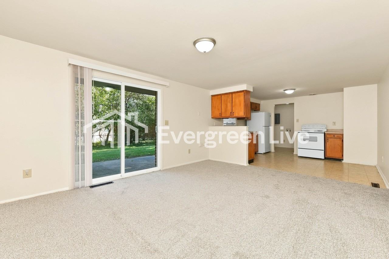 5959 Bavaria Pl - Photo 5 of 15