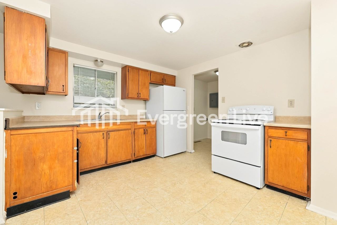 5959 Bavaria Pl - Photo 6 of 15