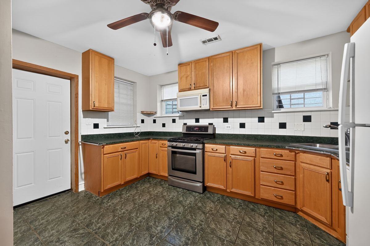 1516 W Farwell Ave ##G - Photo 7 of 11