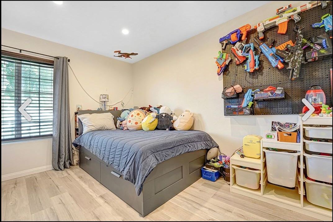 28038 Lakehurst Ave - Photo 5 of 8