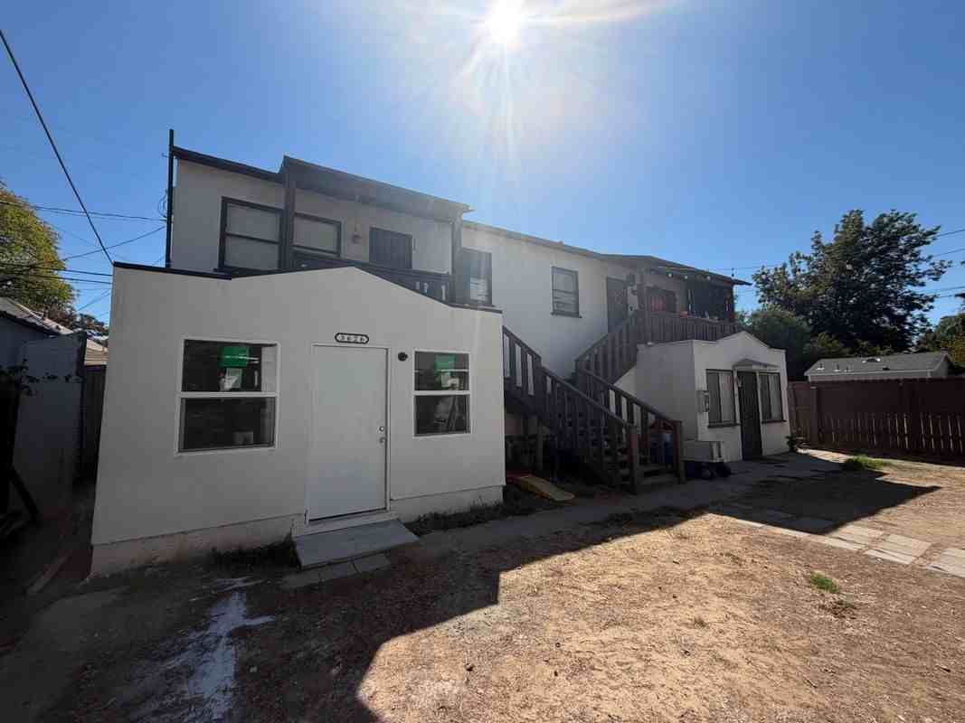 3626 Locust St - Photo 4 of 16