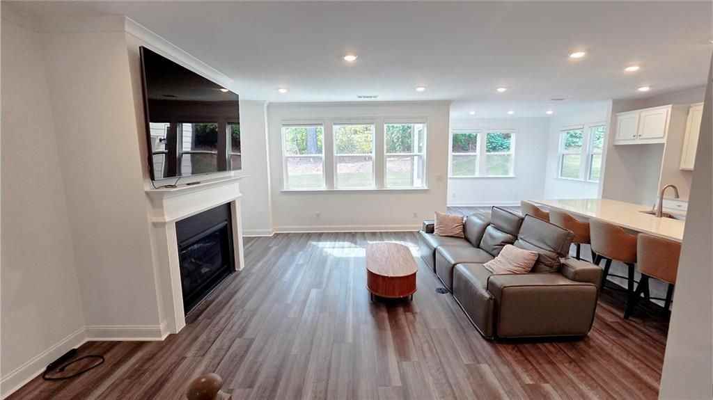 3982 Alderstone Dr - Photo 4 of 21