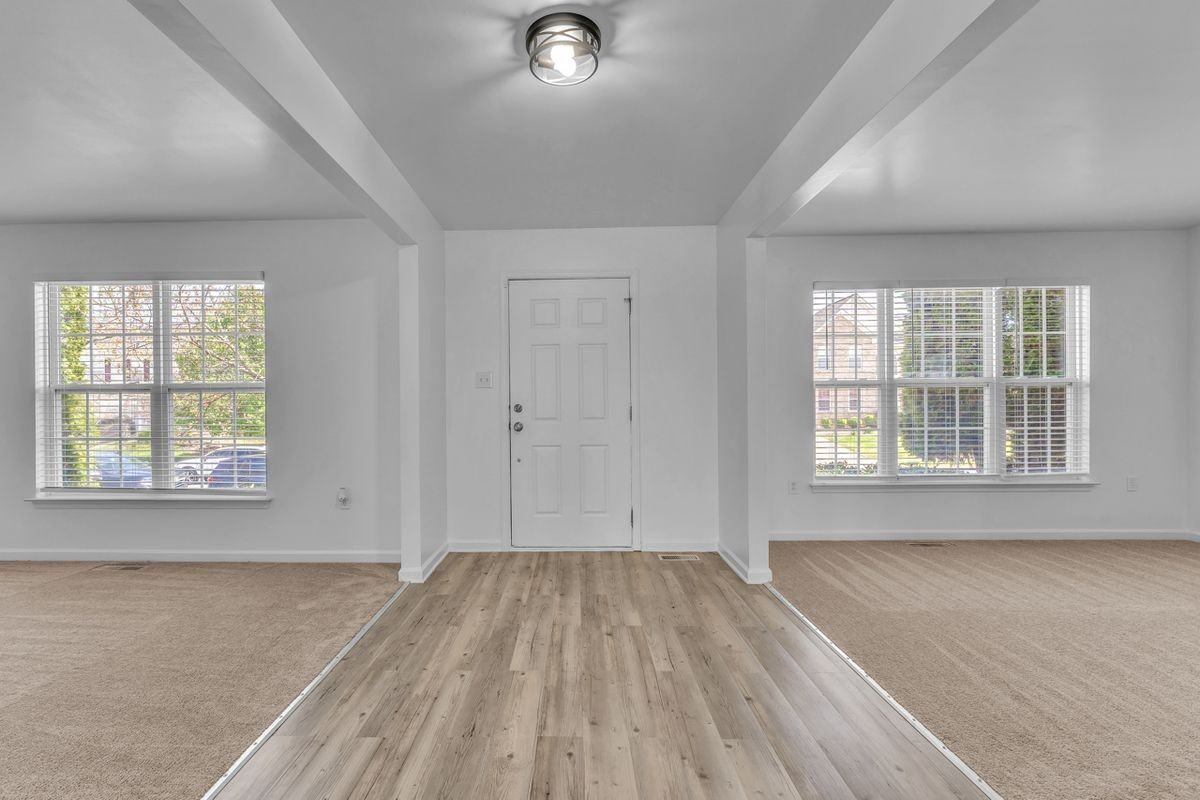 9518 Laurel Oak Dr - Photo 2 of 15