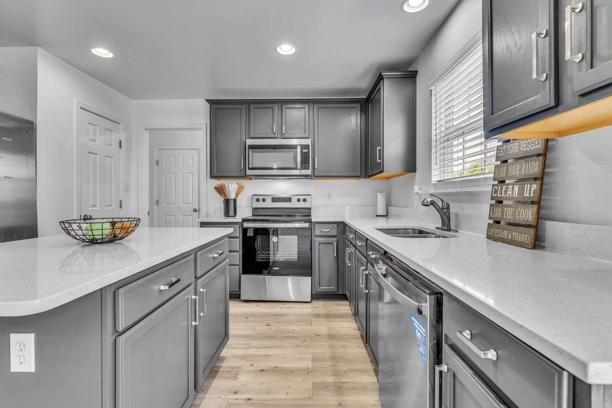 9518 Laurel Oak Dr - Photo 5 of 15