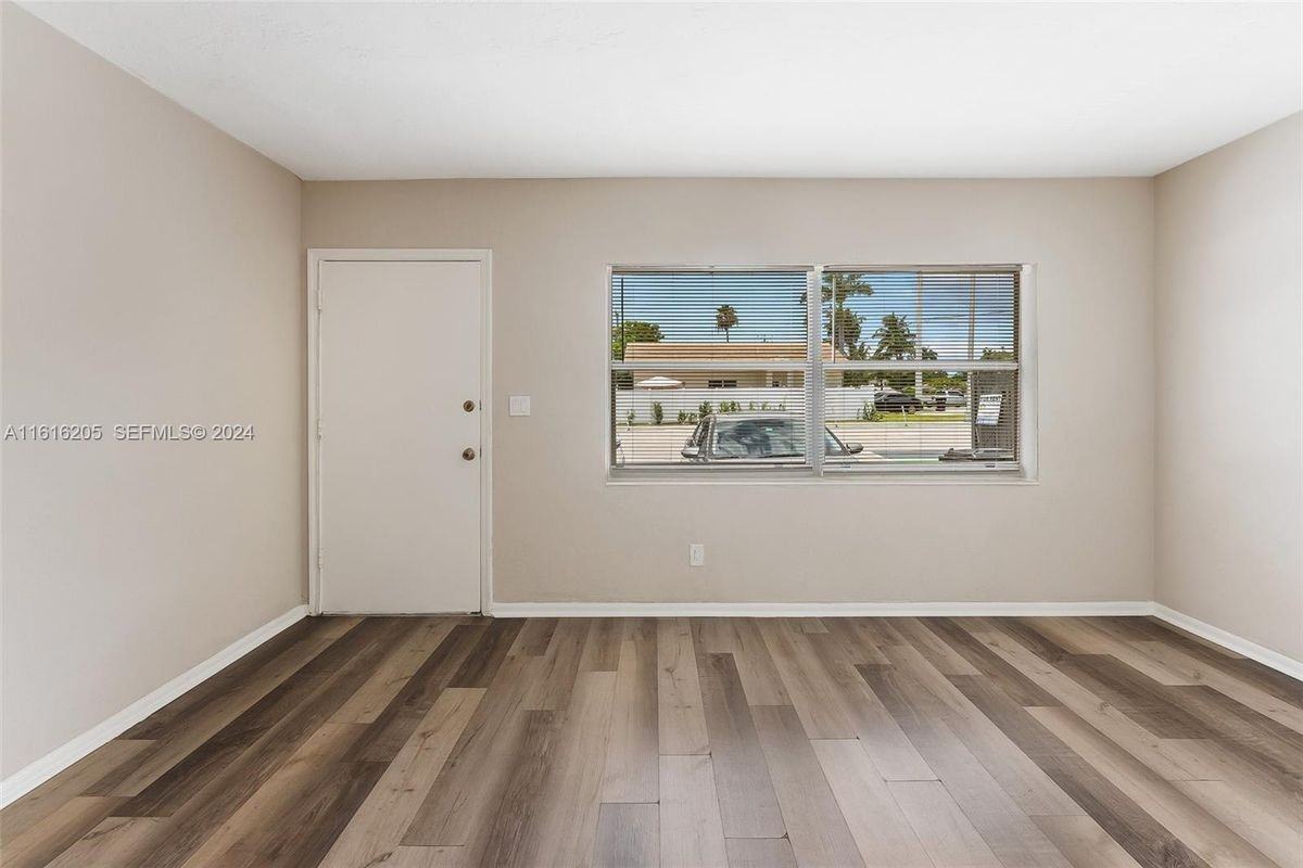 1132 Ne 15th Ave - Photo 6 of 11