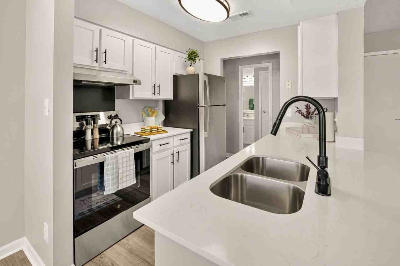Springhouse Apartments - Photo 4 of 33