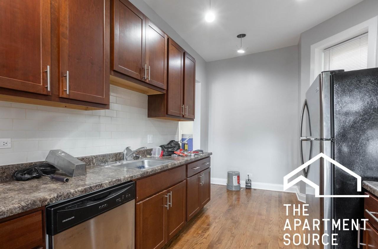 906 W Montrose Ave #3 - Photo 4 of 18