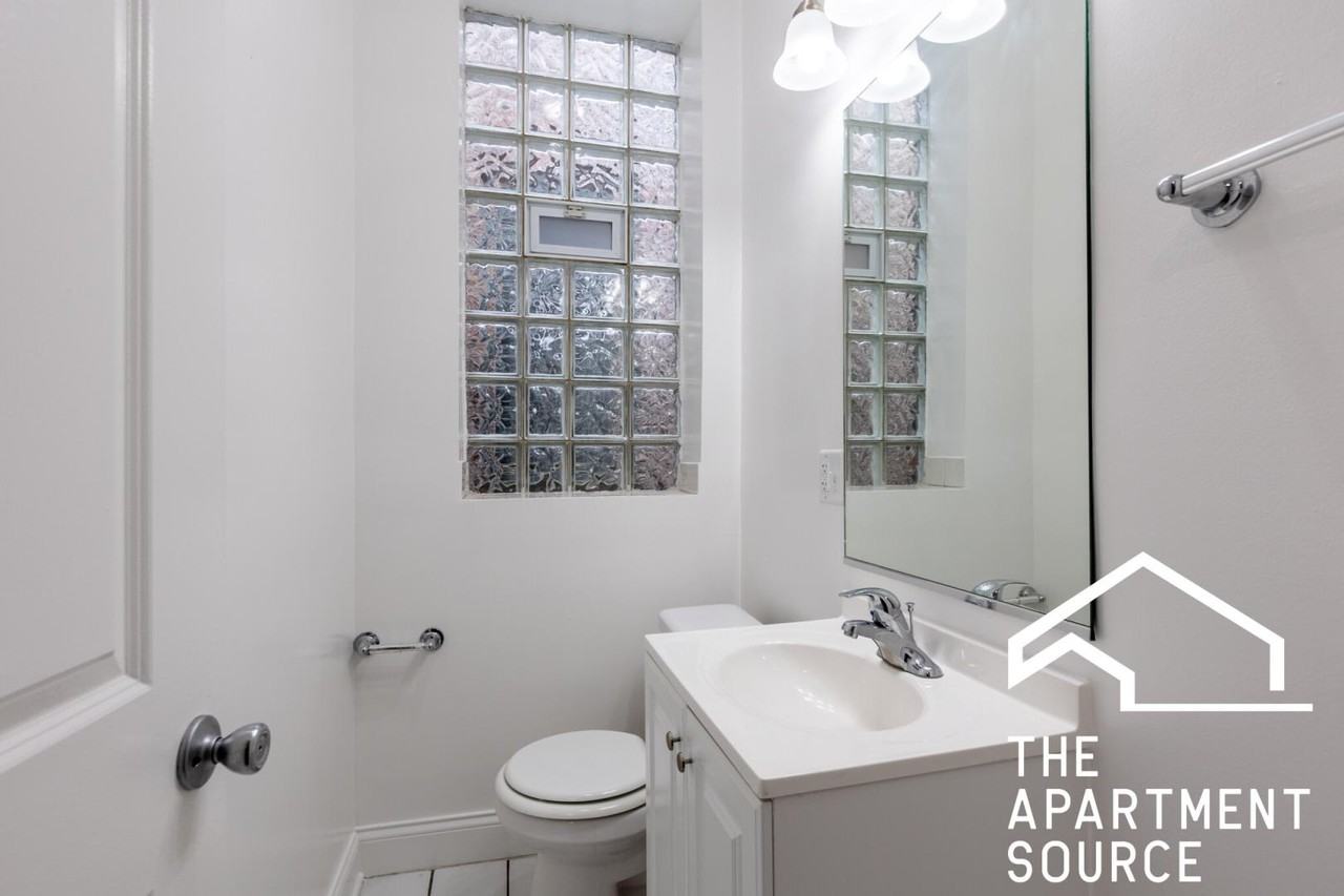 906 W Montrose Ave #3 - Photo 5 of 18