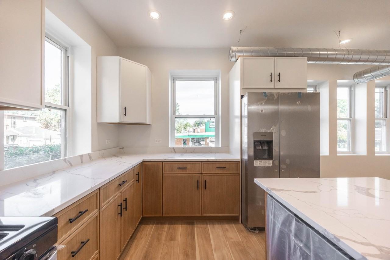 8001 Edgewater Rd #201 - Photo 5 of 20