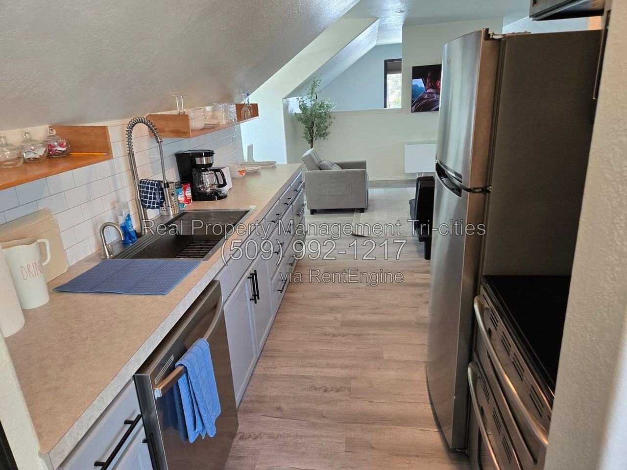 721 S Union St - Photo 2 of 12