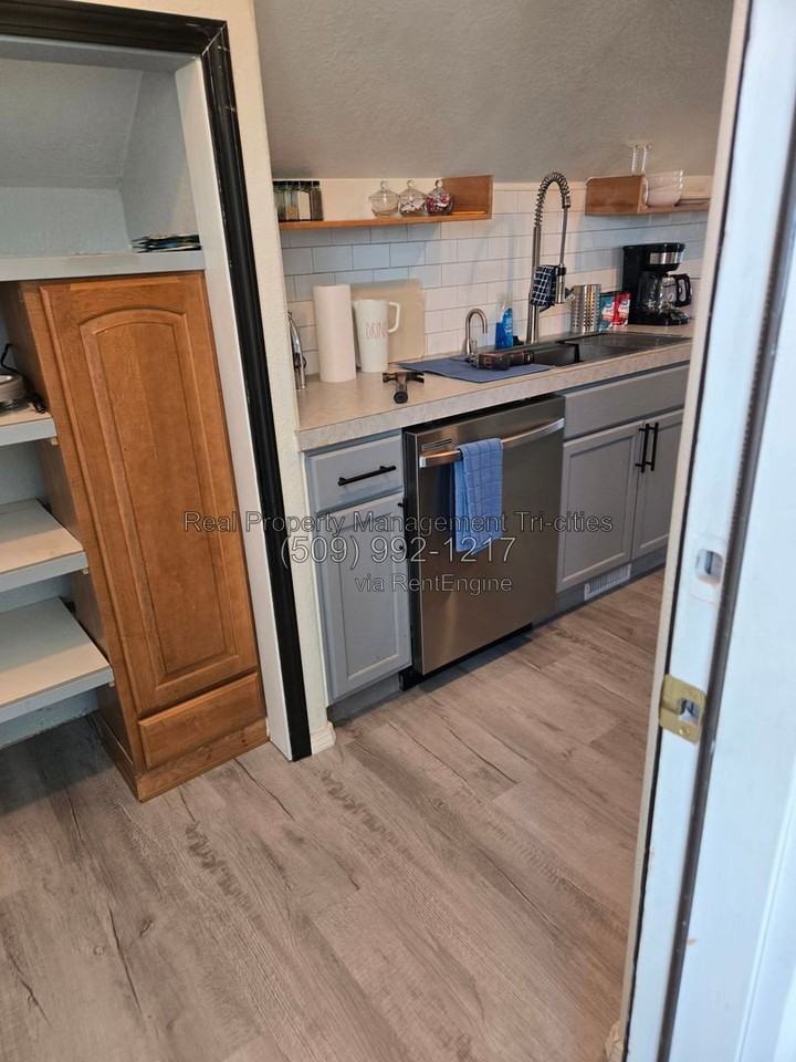 721 S Union St - Photo 3 of 12