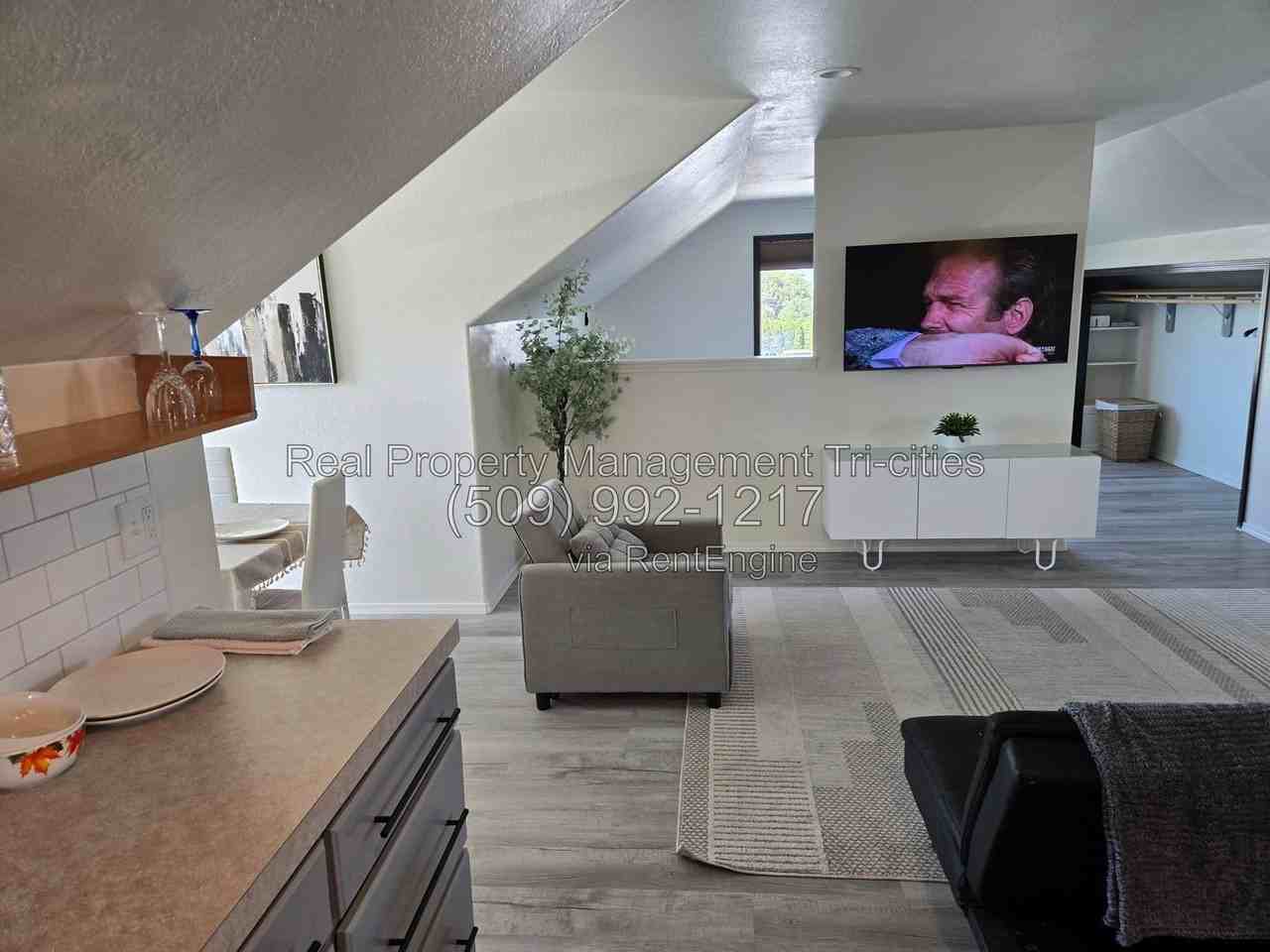 721 S Union St - Photo 4 of 12