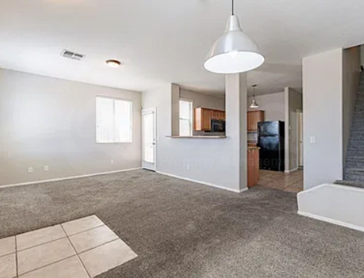 5204 W Albeniz Pl - Photo 6 of 11