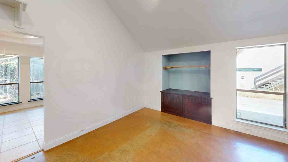 1617 Oak Creek Dr - Photo 3 of 27