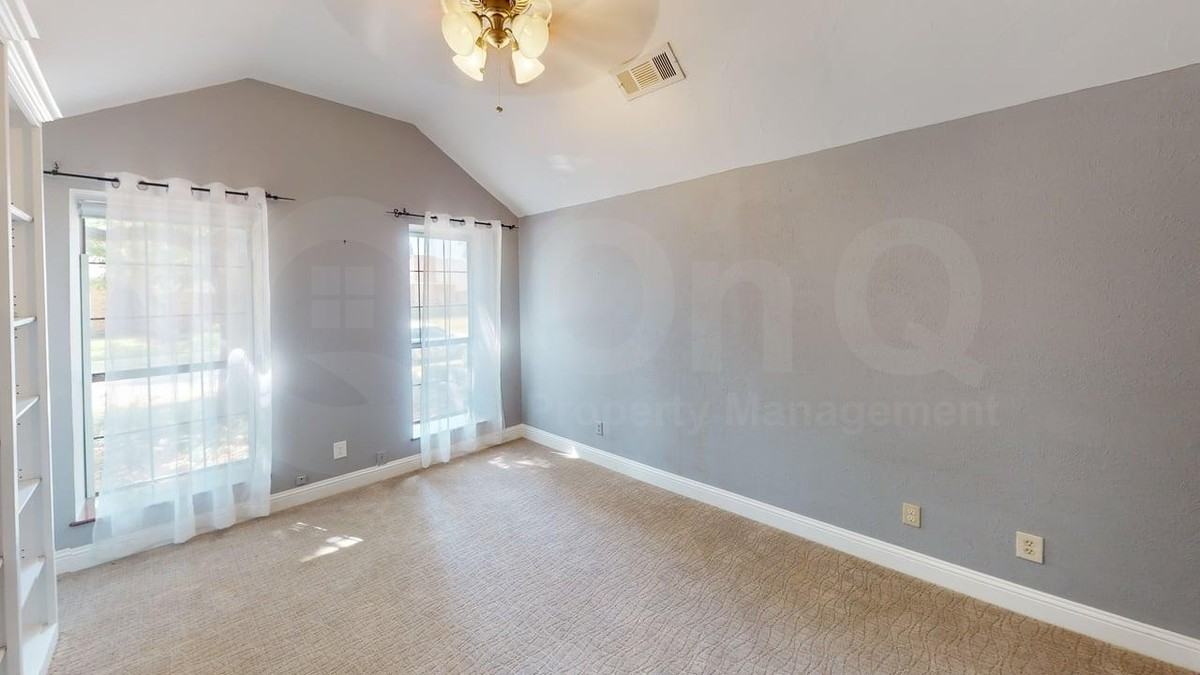 1617 Oak Creek Dr - Photo 7 of 27
