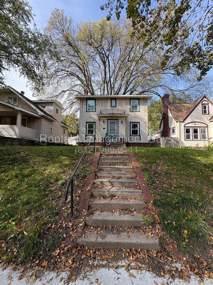 3331 Newton Ave N - Photo 3 of 27