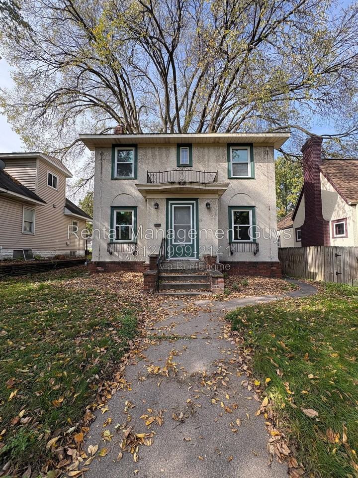 3331 Newton Ave N - Photo 4 of 27