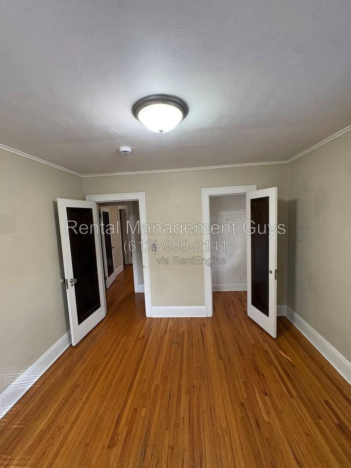3331 Newton Ave N - Photo 5 of 27