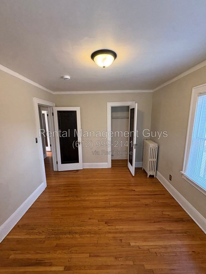 3331 Newton Ave N - Photo 7 of 27