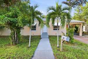 featured image of 195 E 28th St