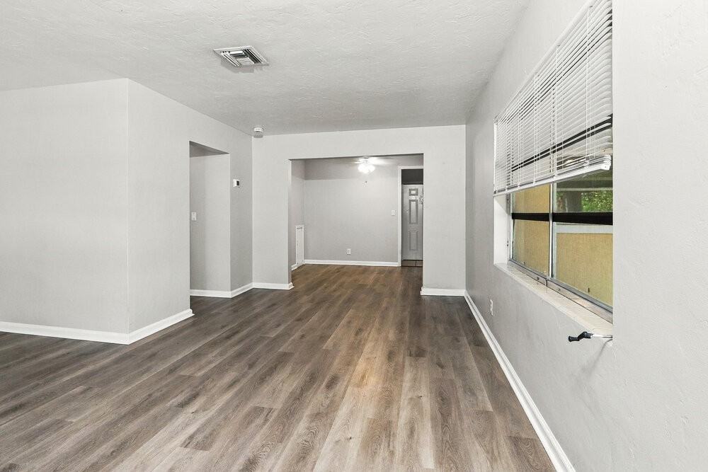 195 E 28th St - Photo 5 of 16