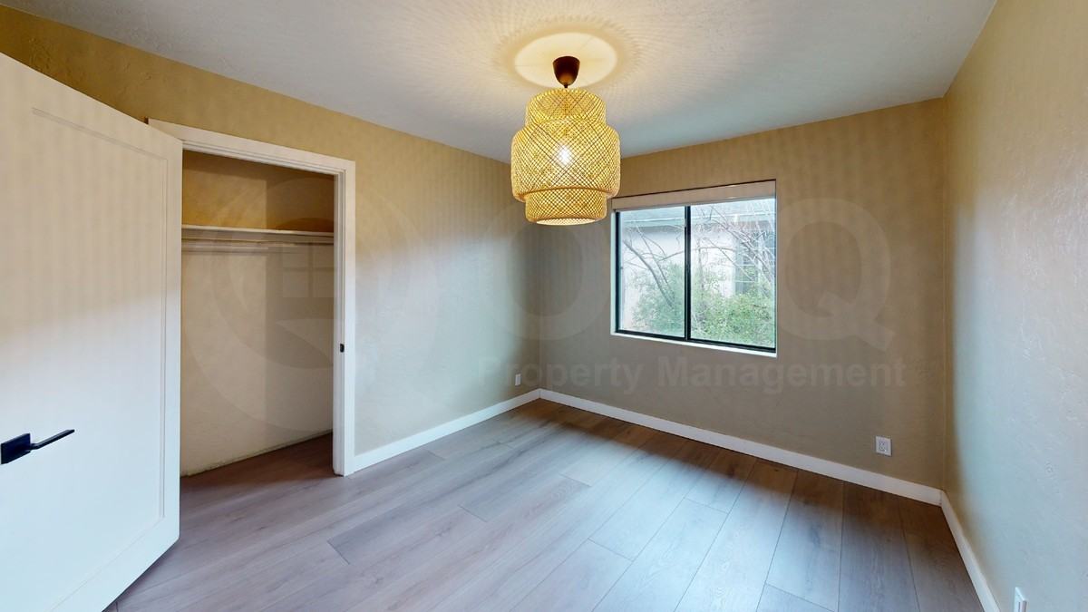 2528 N Stewart Ave - Photo 4 of 22