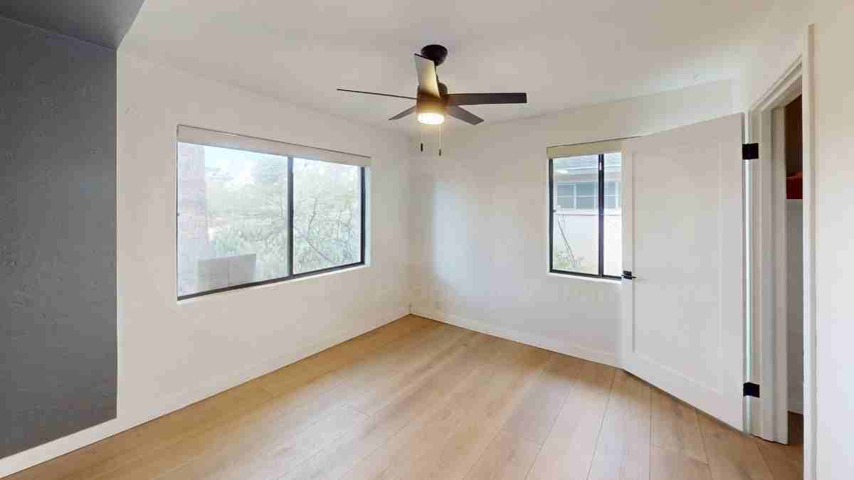 2528 N Stewart Ave - Photo 7 of 22