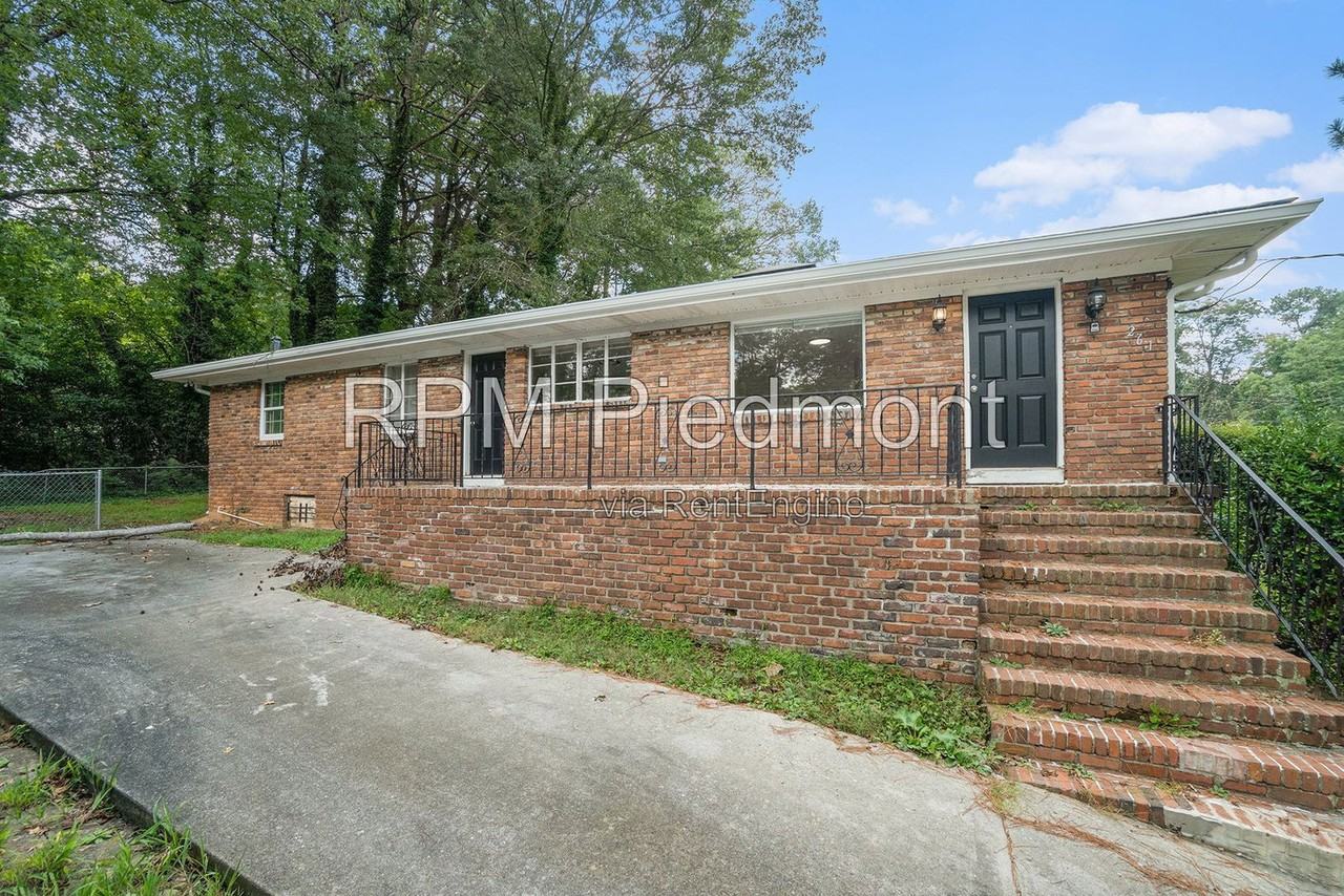 261 Holly Rd Nw