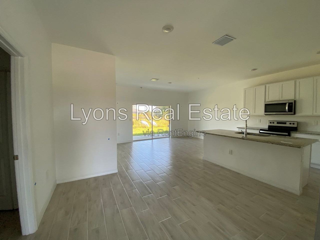 13238 Keystone Blvd - Photo 2 of 31