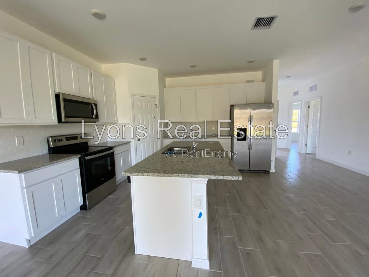 13238 Keystone Blvd - Photo 3 of 31