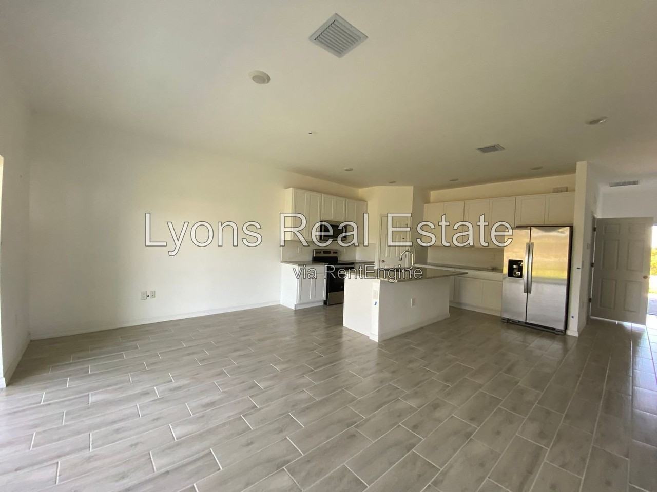 13238 Keystone Blvd - Photo 4 of 31