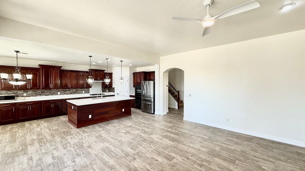 1917 W Spur Dr - Photo 6 of 34