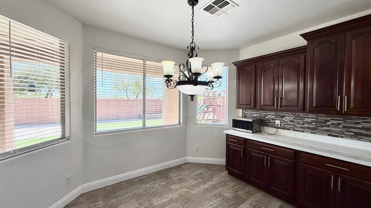 1917 W Spur Dr - Photo 7 of 34
