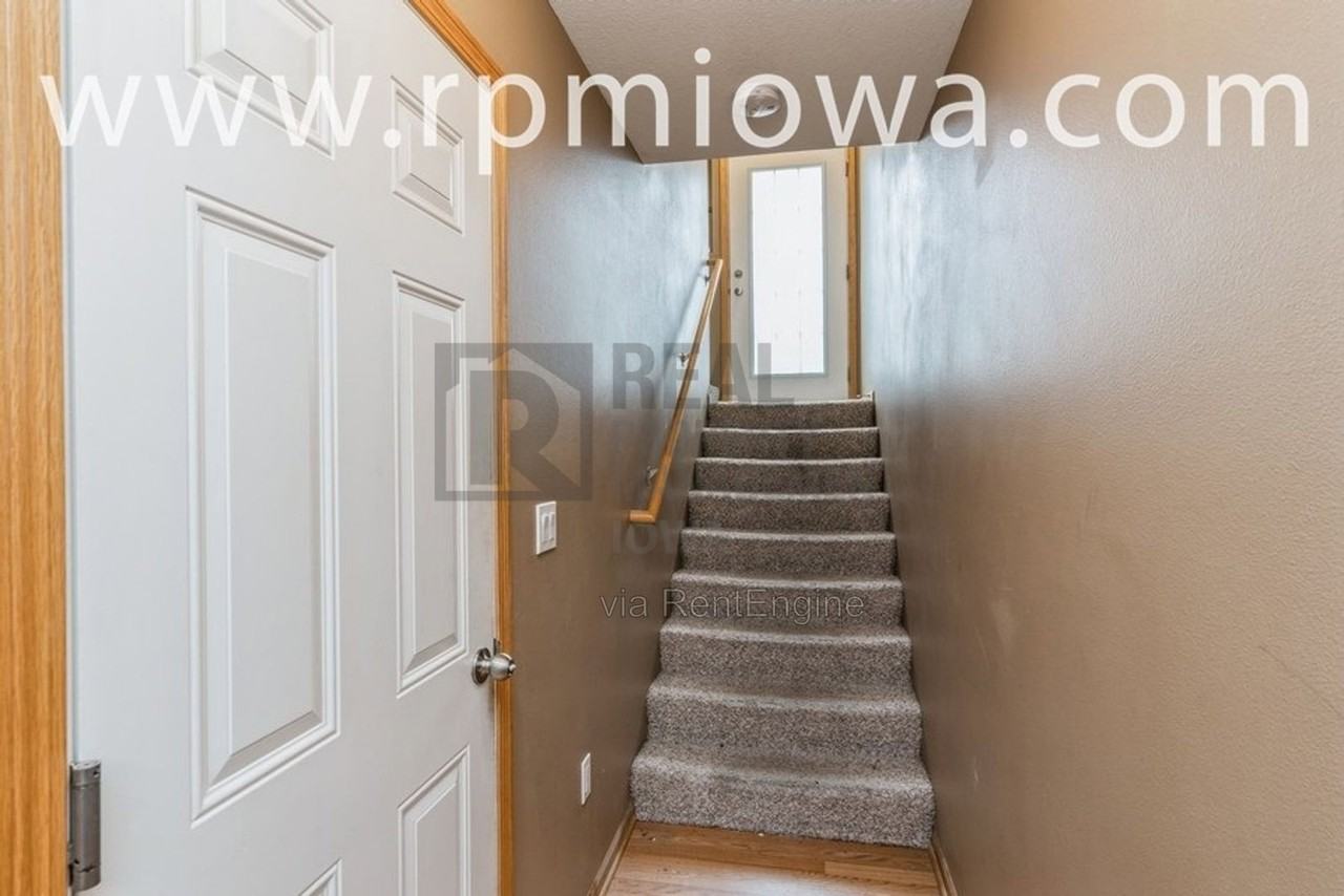 1135 Keystone Ln - Photo 2 of 16