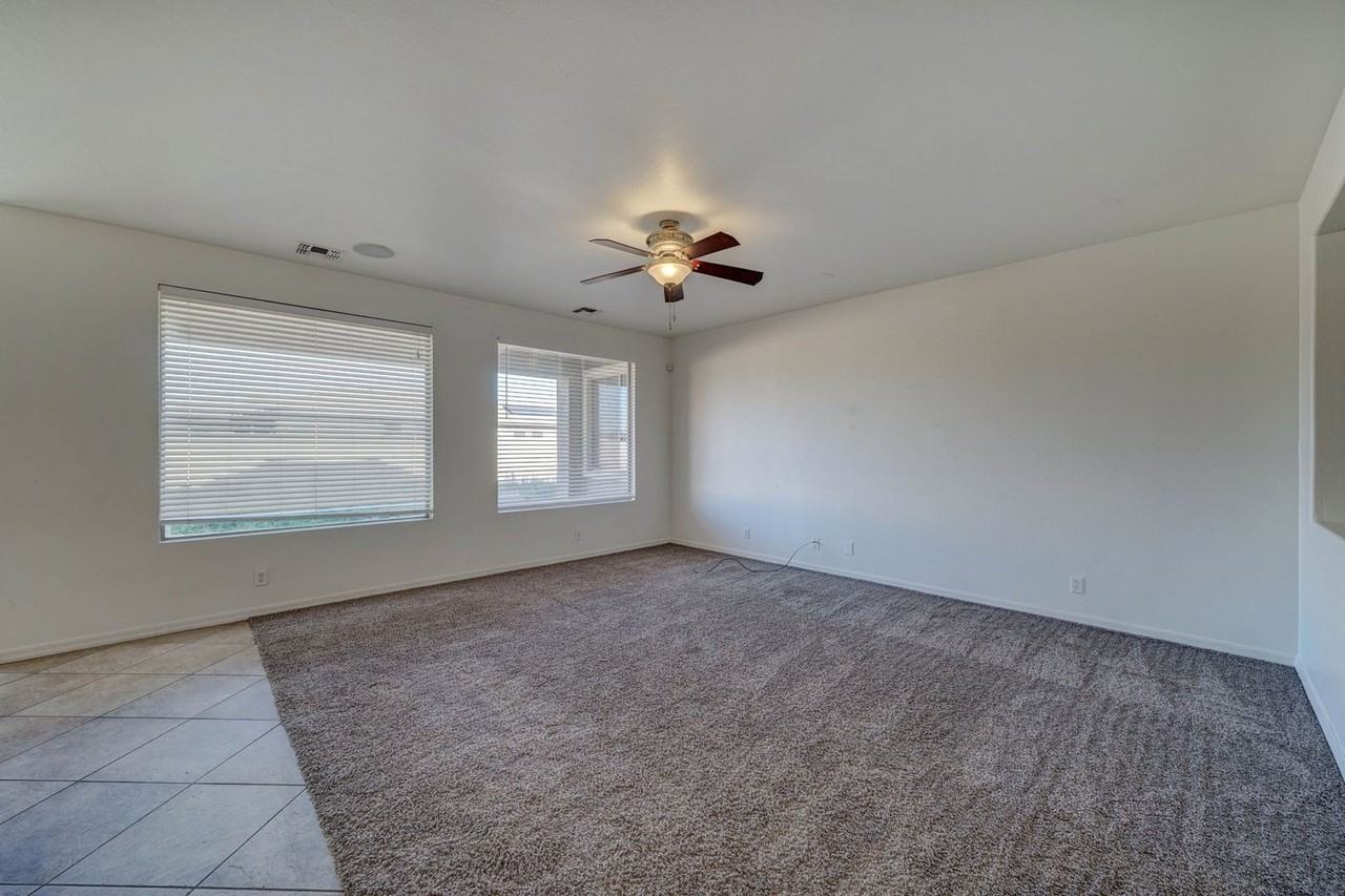 6303 S 68th Ave - Photo 5 of 38