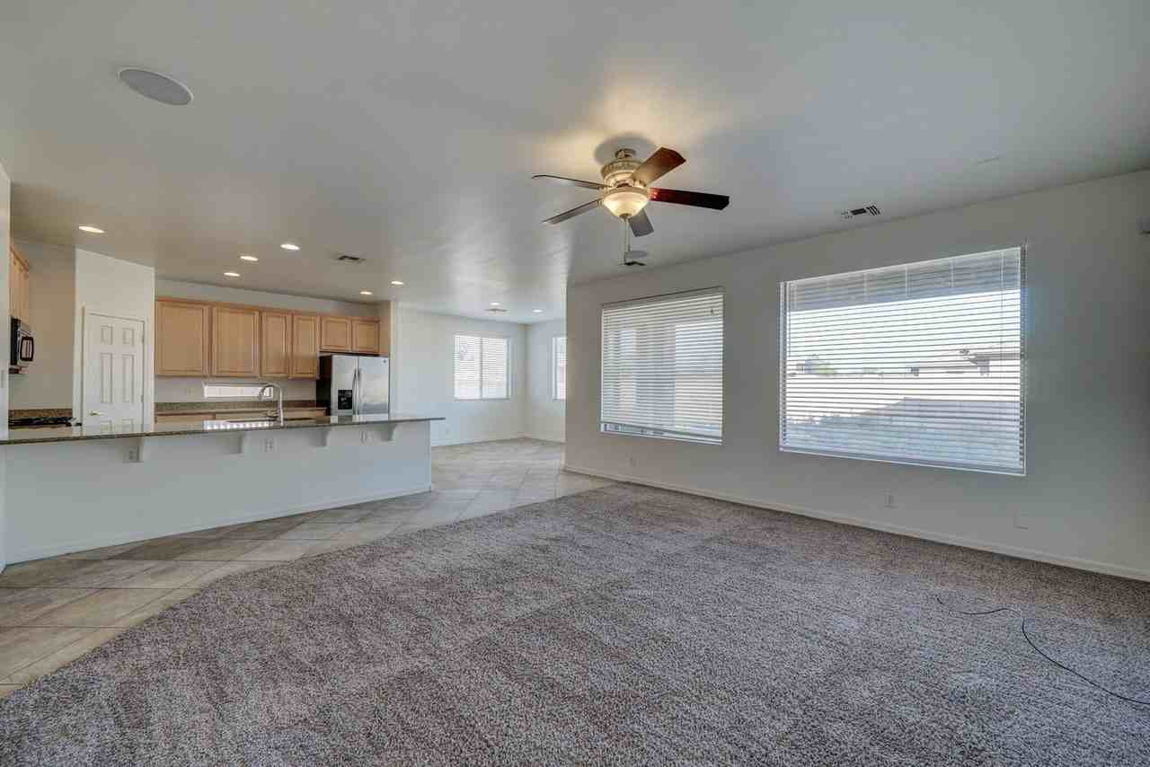 6303 S 68th Ave - Photo 6 of 38