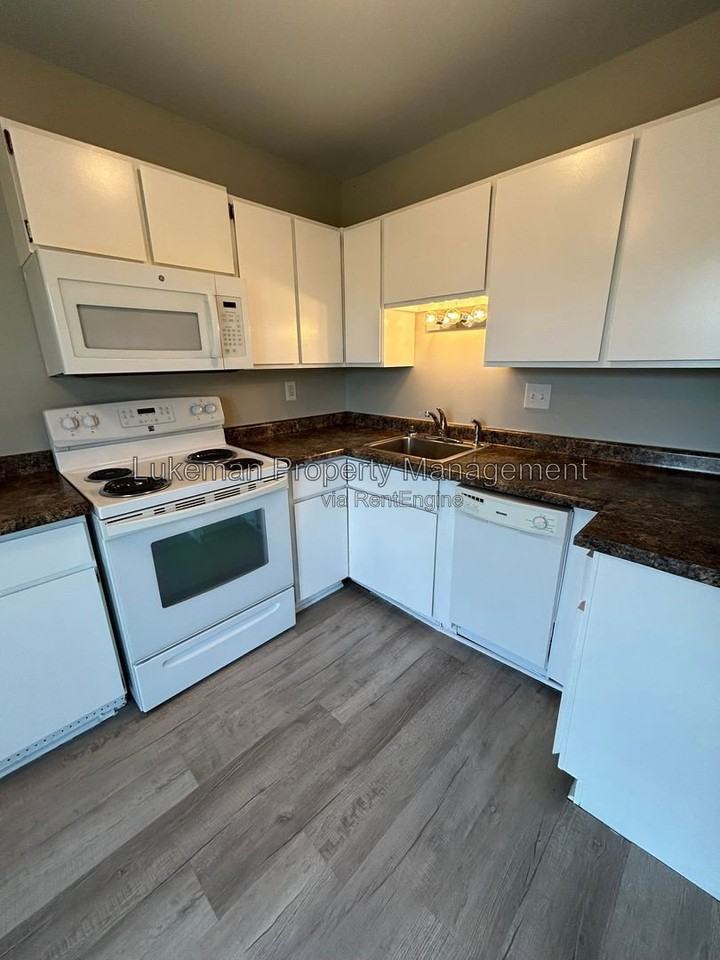 4033 S Rose St #4033-4039 - Photo 3 of 6