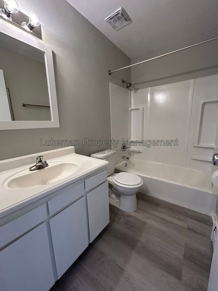 4033 S Rose St #4033-4039 - Photo 5 of 6