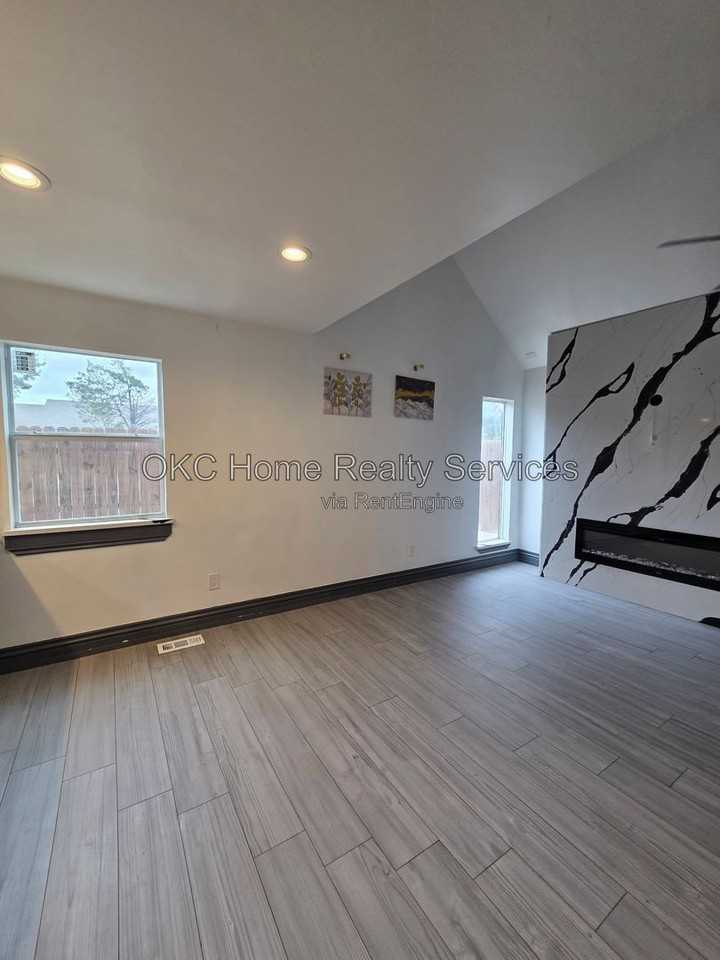 216 Nw 120th St - Photo 5 of 34
