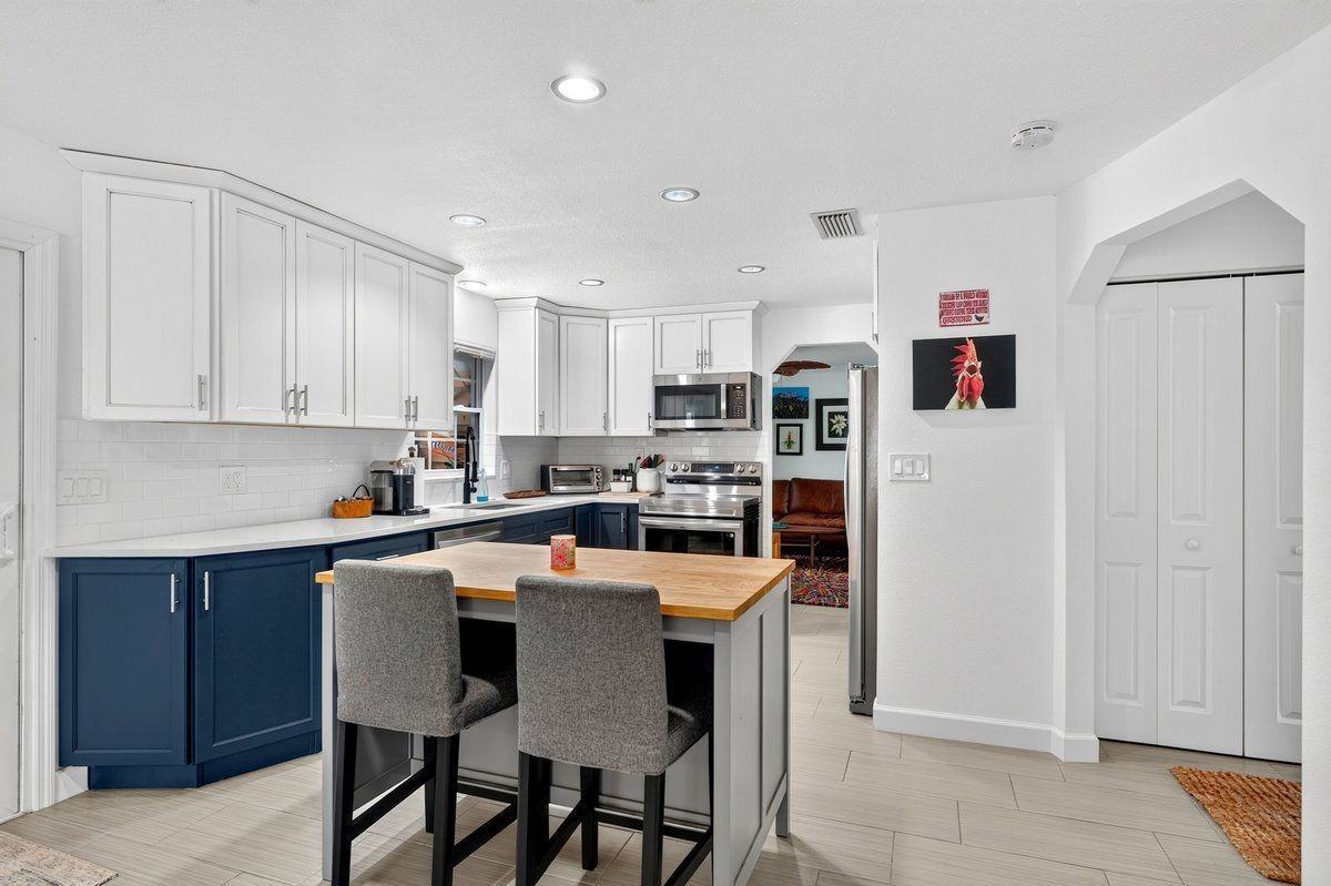 237 Brittany Ave - Photo 6 of 16