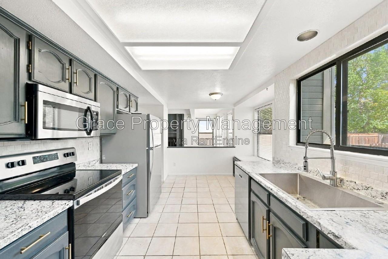 5026 S Evanston St - Photo 6 of 29