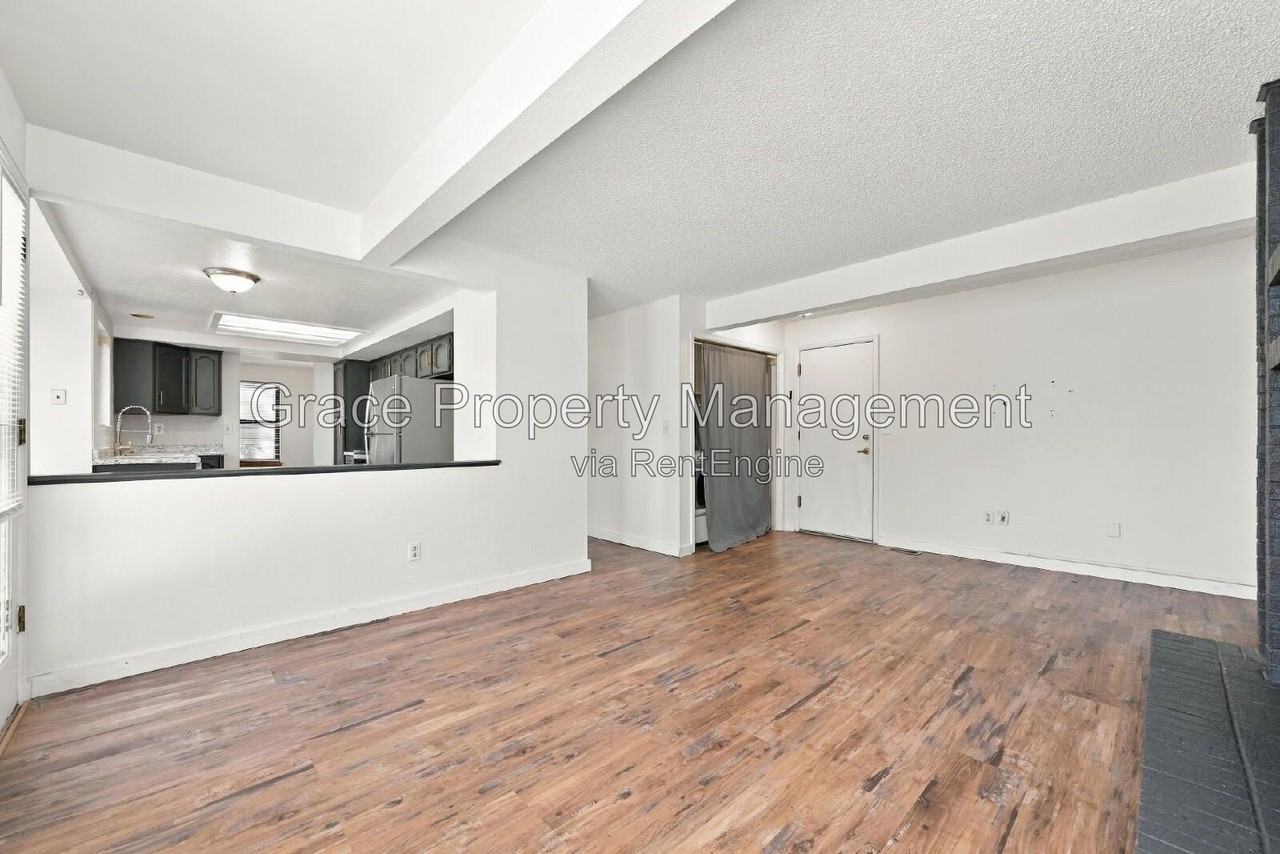 5026 S Evanston St - Photo 7 of 29