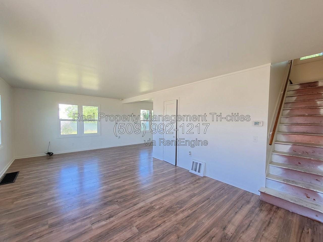 939 Long Ave - Photo 2 of 17
