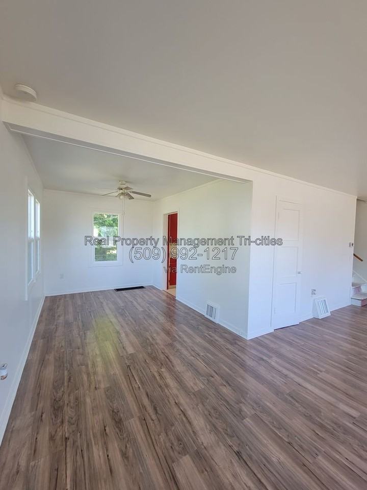 939 Long Ave - Photo 3 of 17