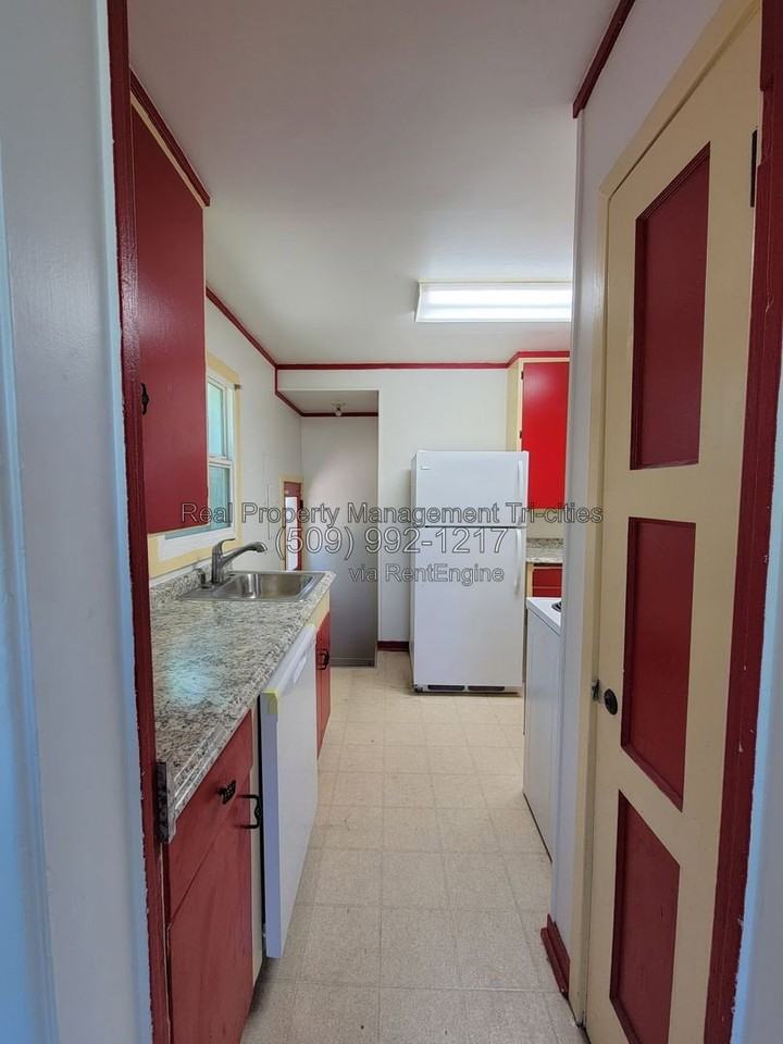 939 Long Ave - Photo 4 of 17