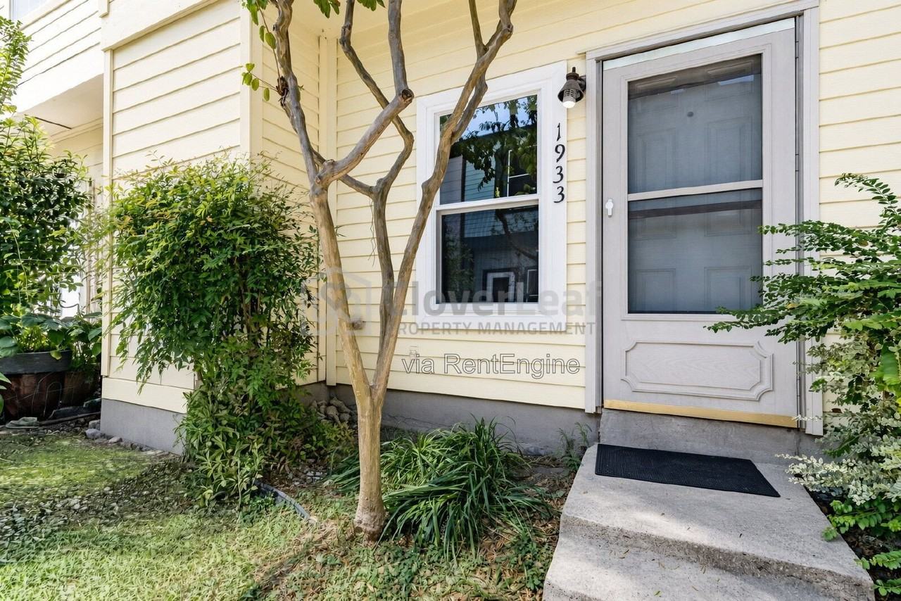 1933 Crossgate Park - Photo 2 of 22