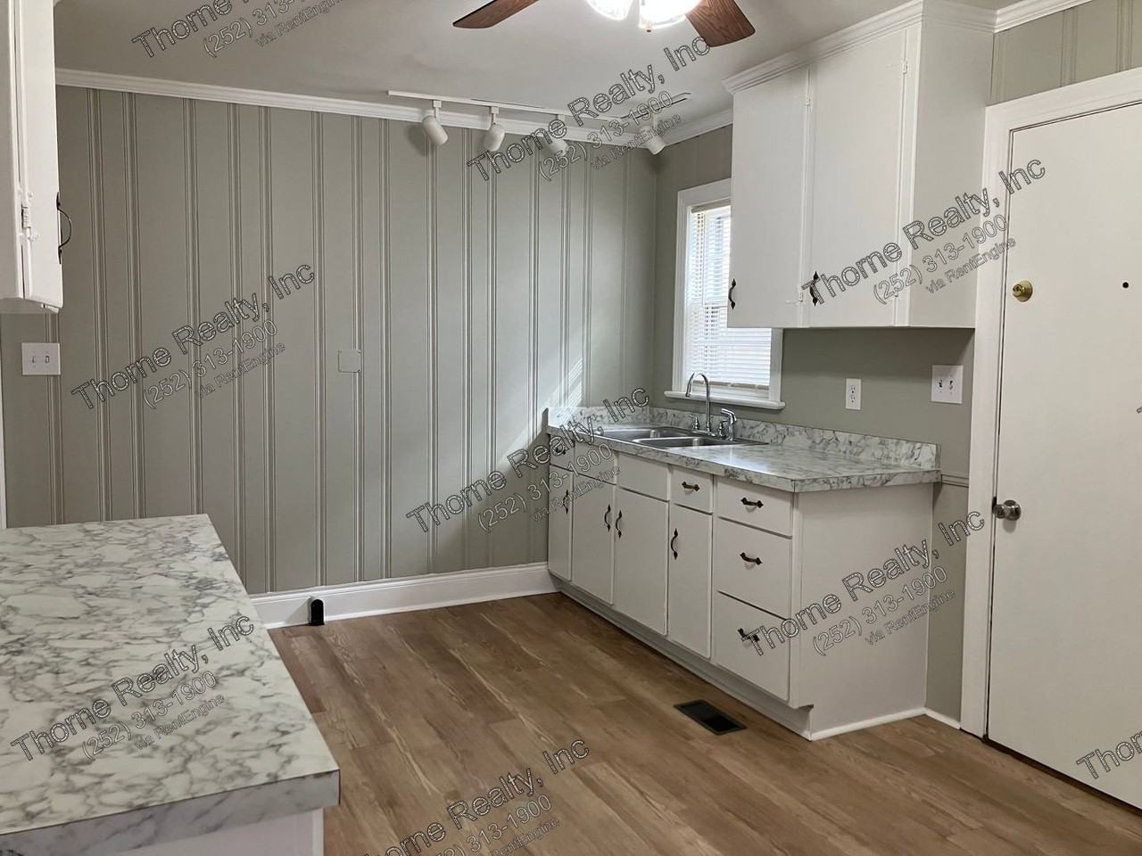 1009 Russell St - Photo 3 of 8